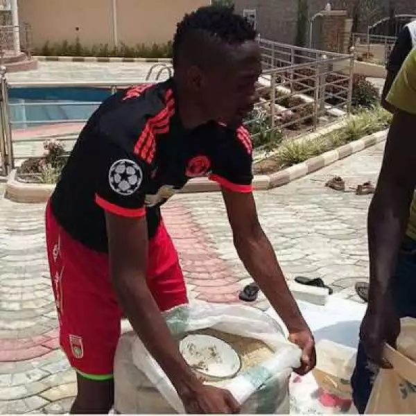 Ahmed Musa Shares Food Items To The Needy At His Mansion In Jos. Photo